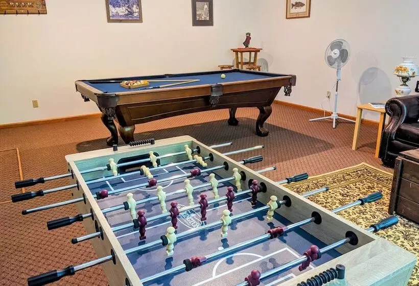 Tranquil Waterside By Avantstay Lakefront + Dock, Game Room, Views