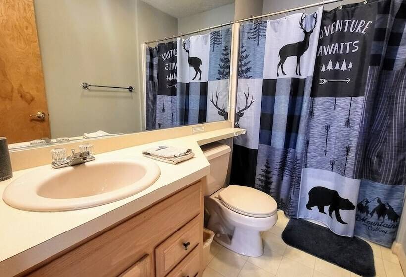 Tranquil Waterside By Avantstay Lakefront + Dock, Game Room, Views