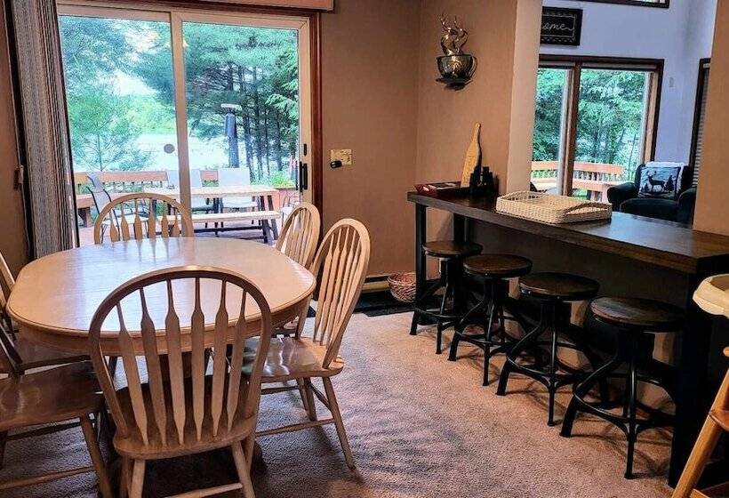 Tranquil Waterside By Avantstay Lakefront + Dock, Game Room, Views