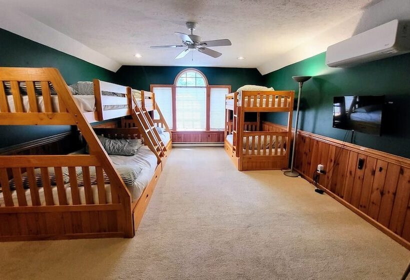 Tranquil Waterside By Avantstay Lakefront + Dock, Game Room, Views