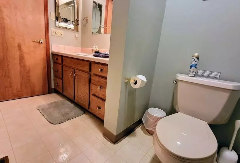 Tranquil Waterside By Avantstay Lakefront + Dock, Game Room, Views