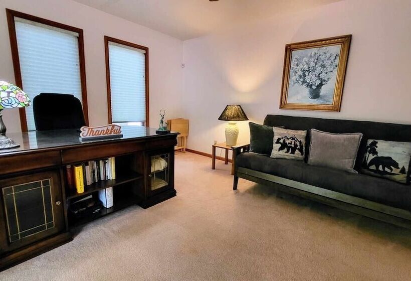 Tranquil Waterside By Avantstay Lakefront + Dock, Game Room, Views