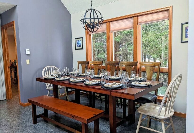 Tranquil Waterside By Avantstay Lakefront + Dock, Game Room, Views