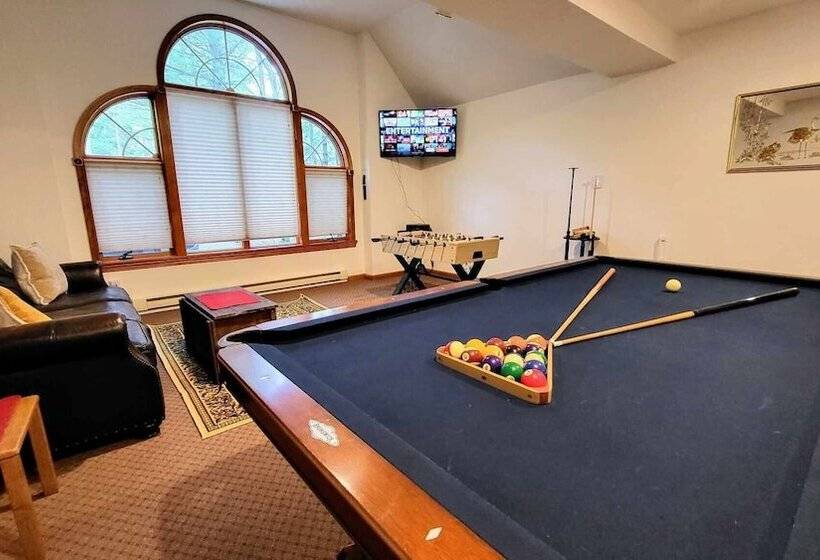 Tranquil Waterside By Avantstay Lakefront + Dock, Game Room, Views