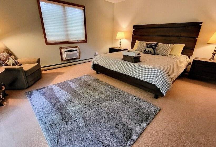 Tranquil Waterside By Avantstay Lakefront + Dock, Game Room, Views