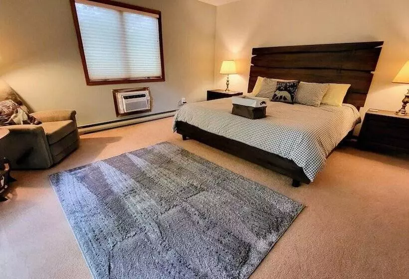 Tranquil Waterside By Avantstay Lakefront + Dock, Game Room, Views