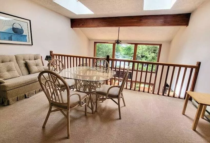 Tranquil Waterside By Avantstay Lakefront + Dock, Game Room, Views