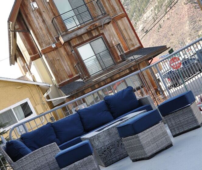 ユースホステル The Bunkhouse