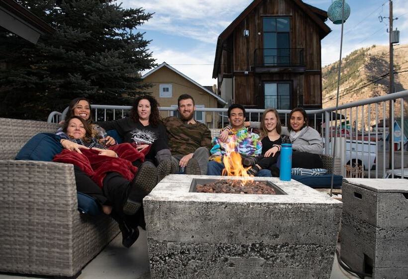 ユースホステル The Bunkhouse