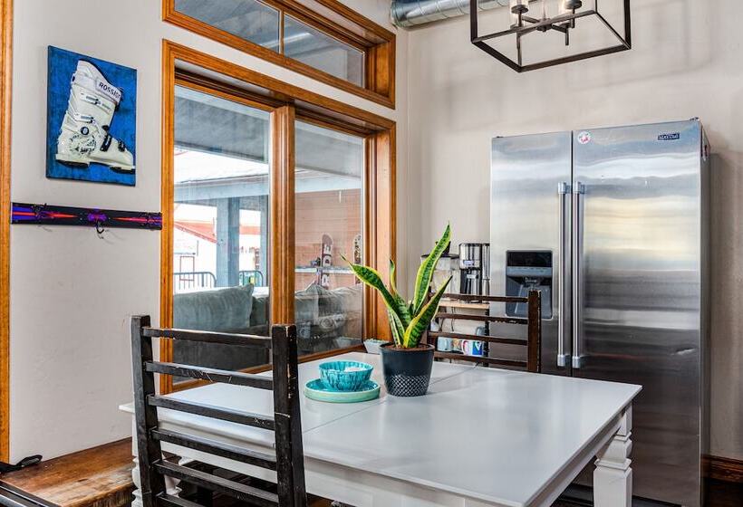 ユースホステル The Bunkhouse