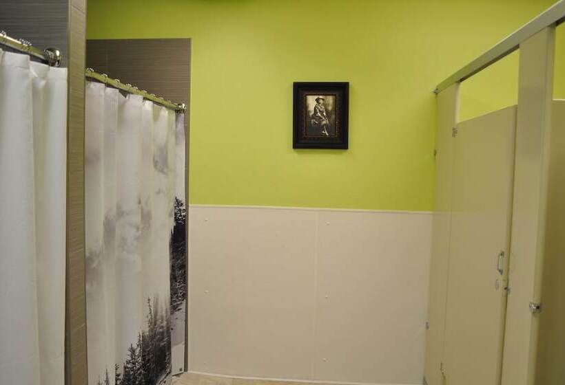 ユースホステル The Bunkhouse