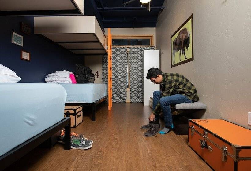 ユースホステル The Bunkhouse