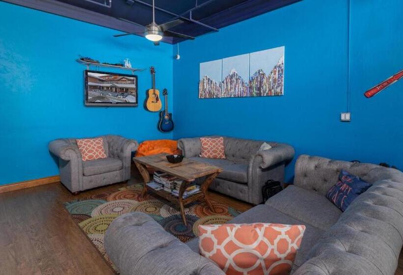 ユースホステル The Bunkhouse