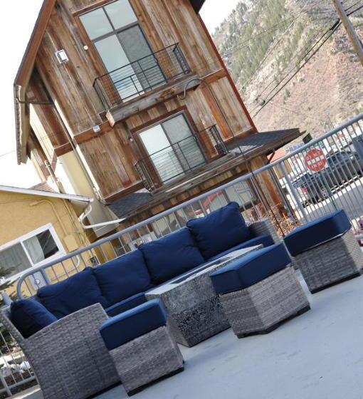 هاستل The Bunkhouse