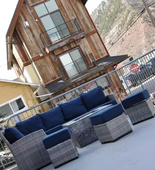 ユースホステル The Bunkhouse