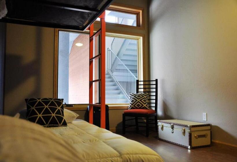 ユースホステル The Bunkhouse