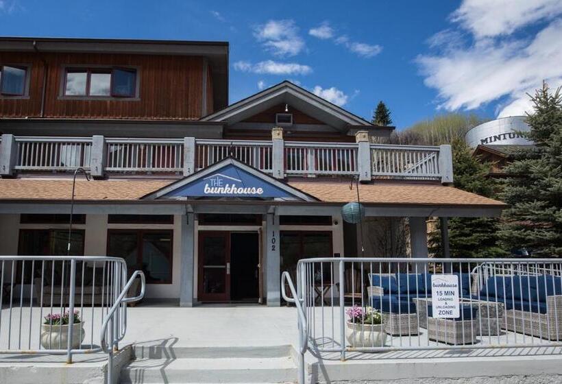 ユースホステル The Bunkhouse