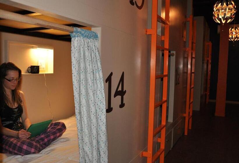 ユースホステル The Bunkhouse