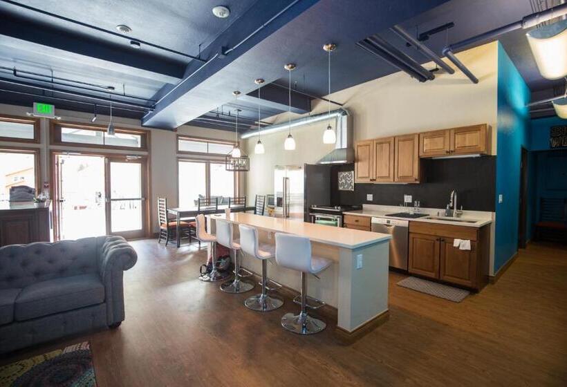 ユースホステル The Bunkhouse