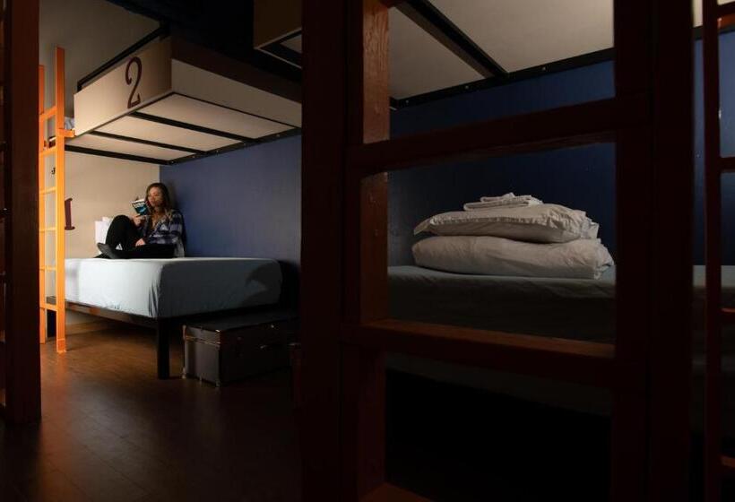 ユースホステル The Bunkhouse