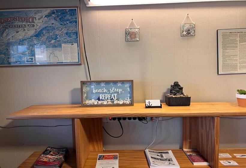 Отель Anchor Bay Inn Near Winchester Bay