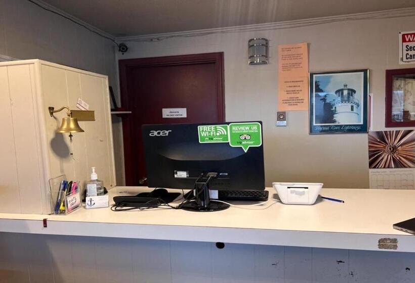 Отель Anchor Bay Inn Near Winchester Bay