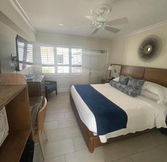 فندق High Noon Beach Resort