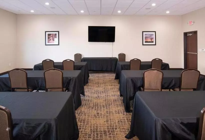 هتل Home Away Kitchen Suites Enid