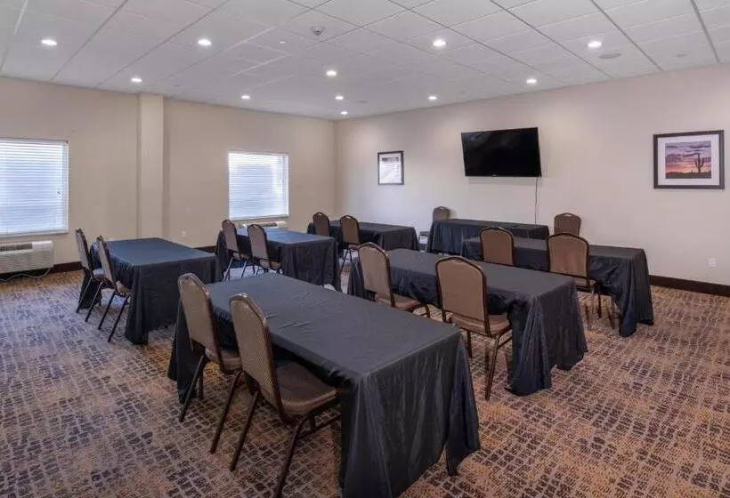 هتل Home Away Kitchen Suites Enid