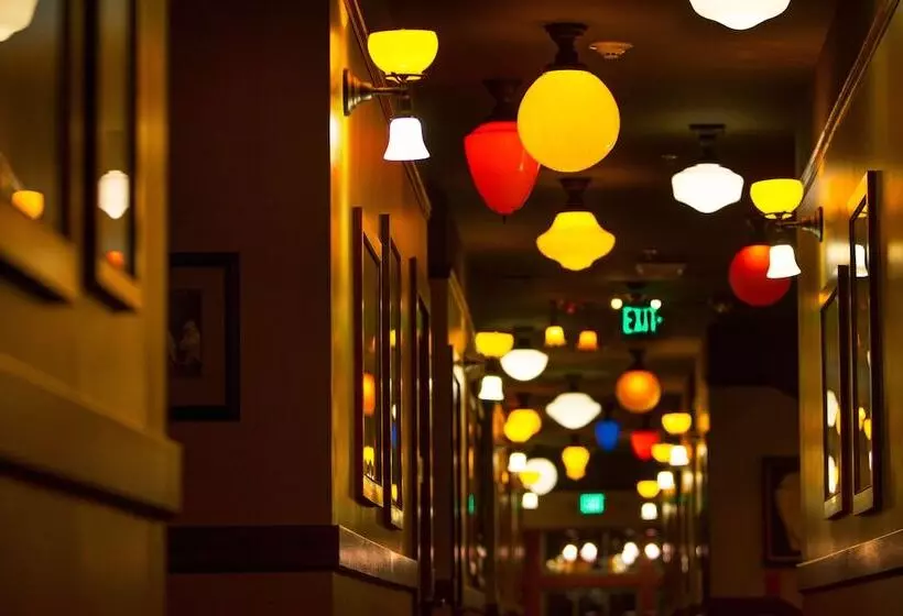 ホテル Mcmenamins Anderson School