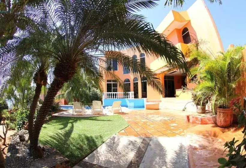 Hotelli Villa Tropical
