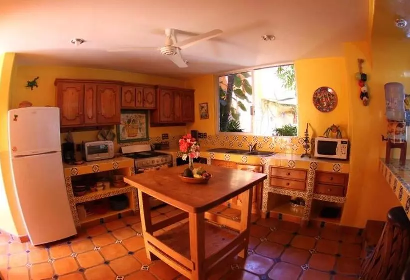 Hotelli Villa Tropical