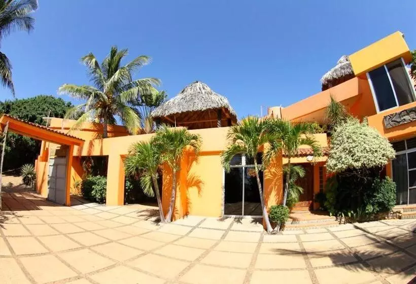 Hotelli Villa Tropical