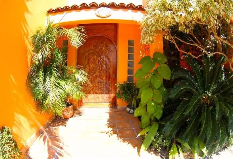 Hotelli Villa Tropical