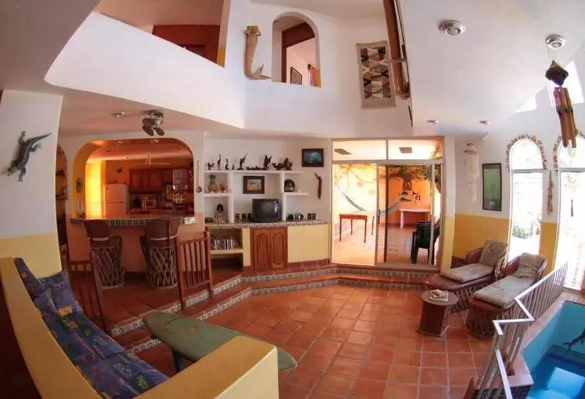 Hotelli Villa Tropical
