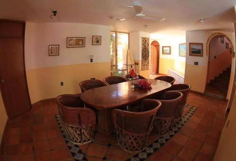 Hotelli Villa Tropical
