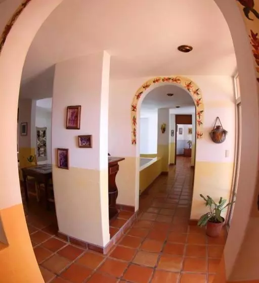 Hotelli Villa Tropical