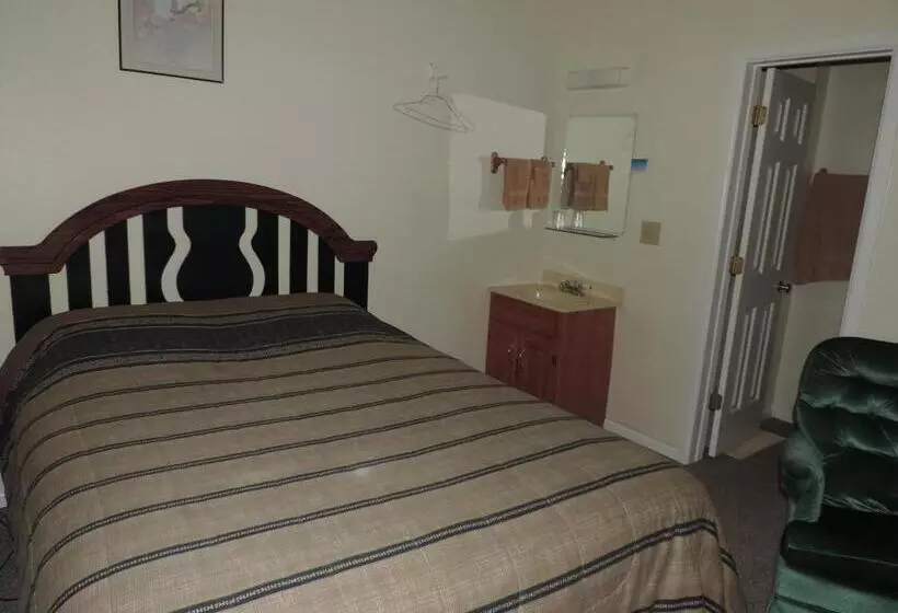 Hunters Lodge Motel