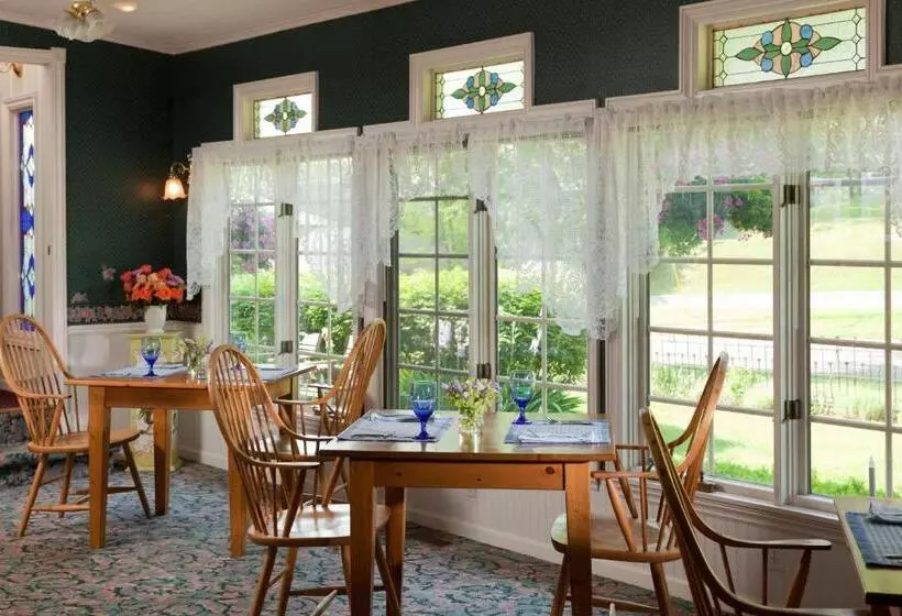 Inn At The Park Bed And Breakfast