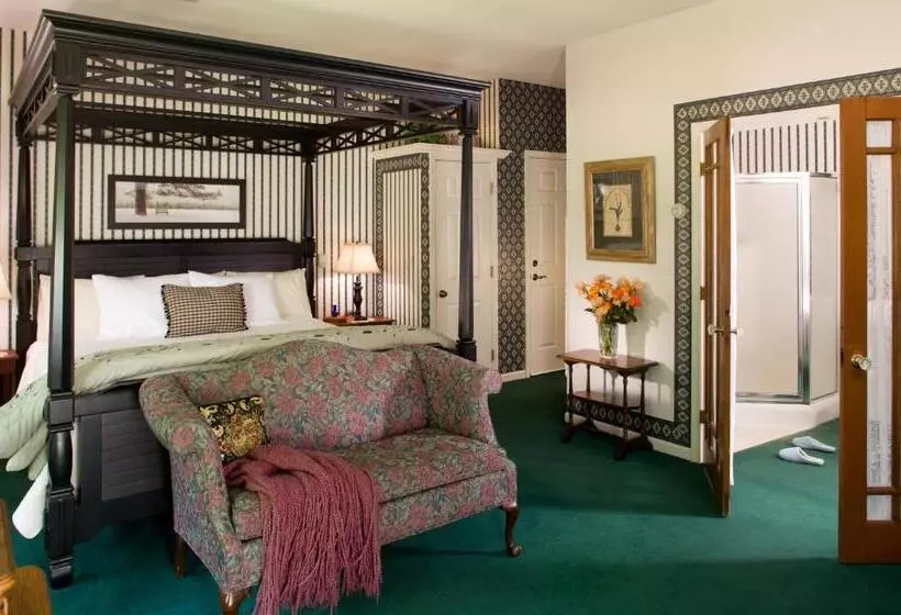 Inn At The Park Bed And Breakfast