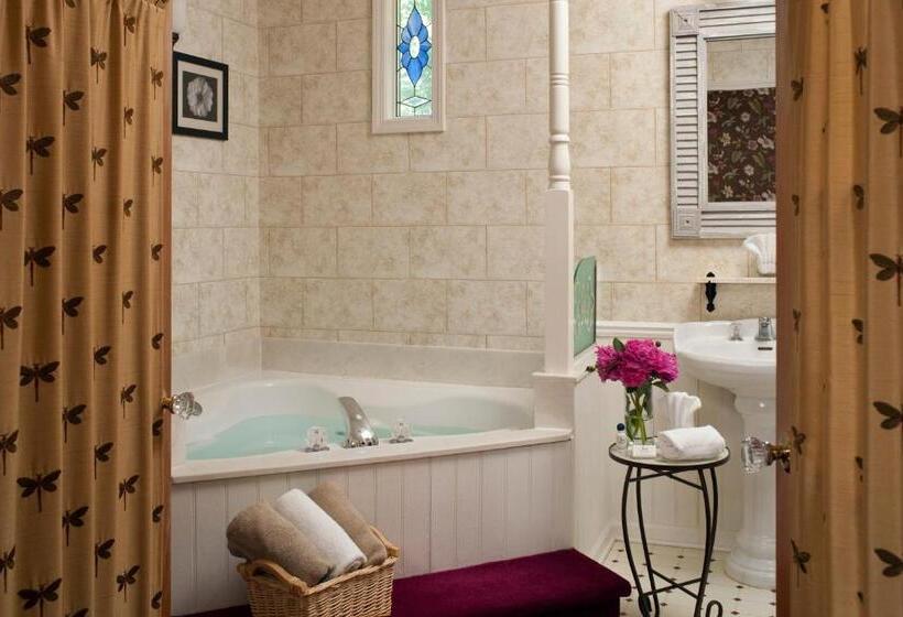 Inn At The Park Bed And Breakfast