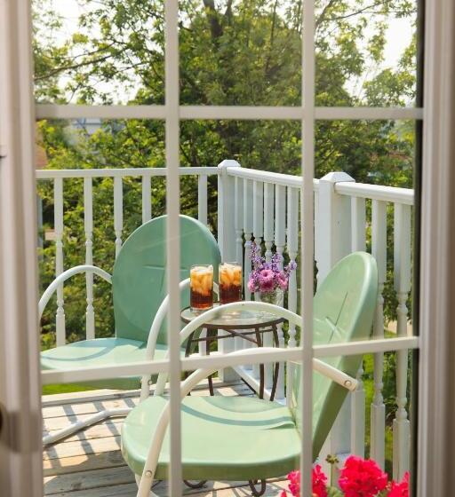 Inn At The Park Bed And Breakfast