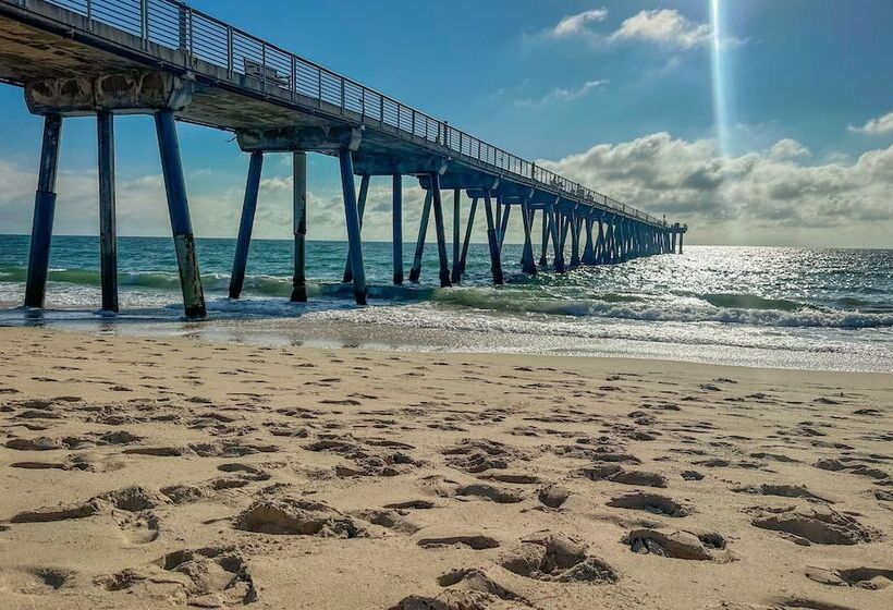 Ith Los Angeles Beach Hostel