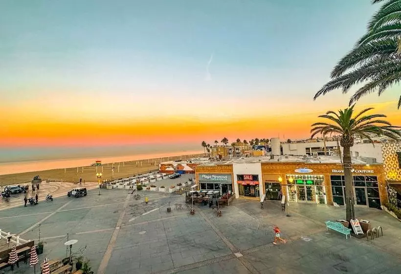 Ith Los Angeles Beach Hostel