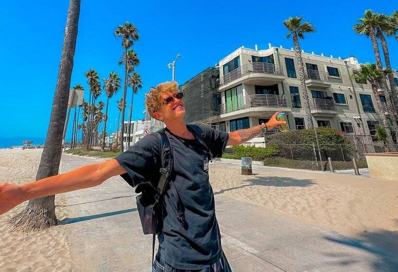 Ith Los Angeles Beach Hostel