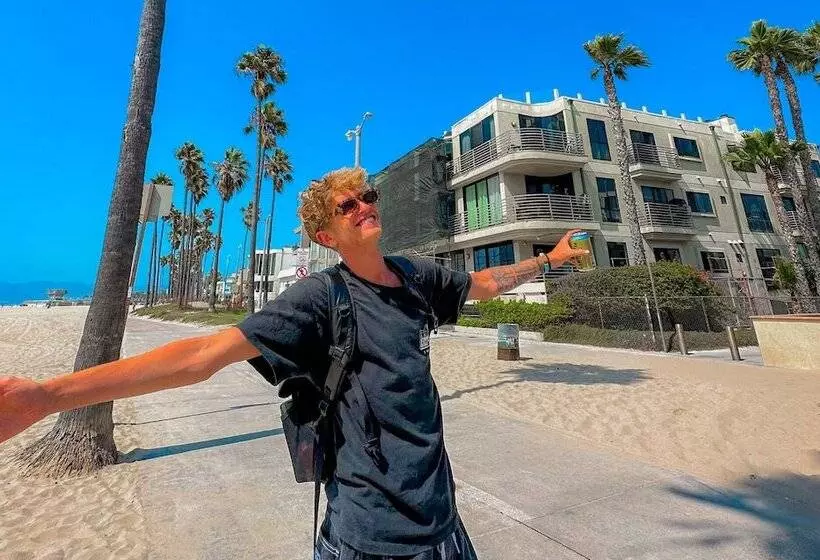 Ith Los Angeles Beach Hostel