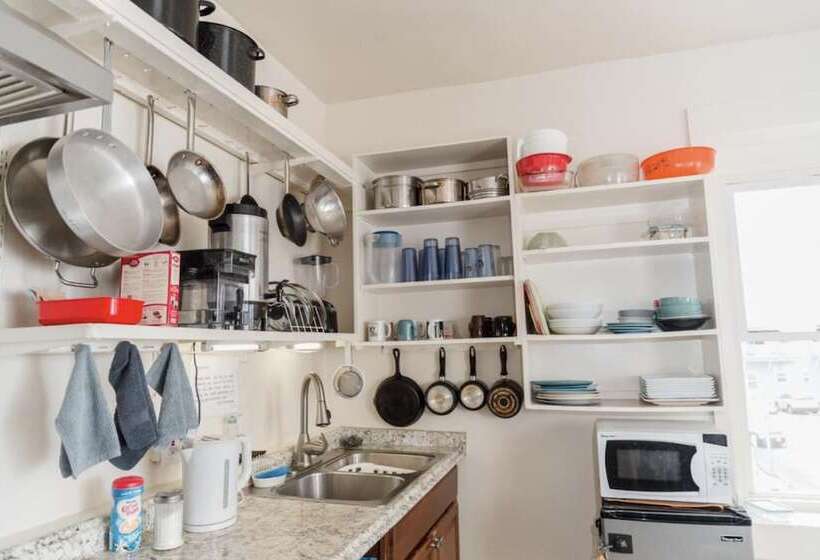 Ith Los Angeles Beach Hostel