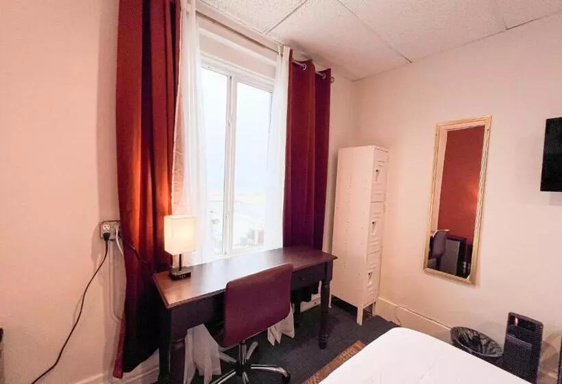 Ith Los Angeles Beach Hostel