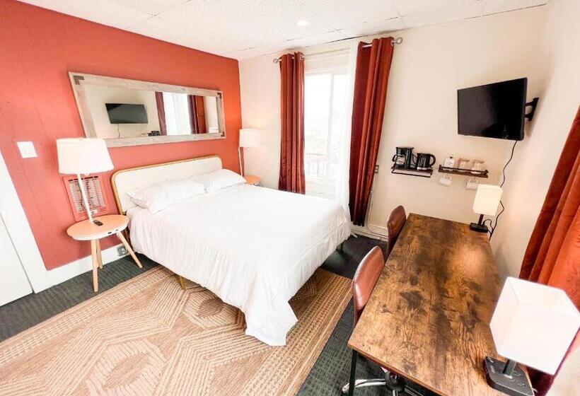 Ith Los Angeles Beach Hostel