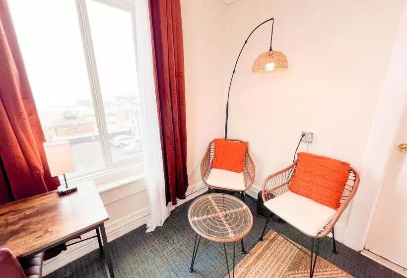 Ith Los Angeles Beach Hostel
